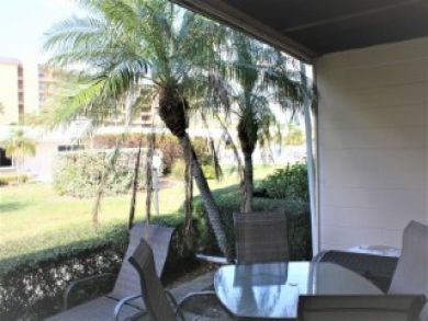 Value Siesta Key Condo Sleeps 4 Walk to Beach Communal Pool