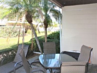 Value Siesta Key Condo Sleeps 4 Walk to Beach Communal Pool