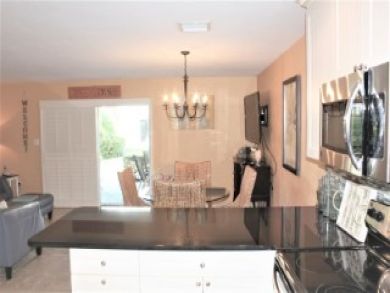Value Siesta Key Condo Sleeps 4 Walk to Beach Communal Pool