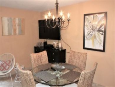 Value Siesta Key Condo Sleeps 4 Walk to Beach Communal Pool