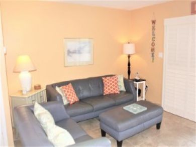 Value Siesta Key Condo Sleeps 4 Walk to Beach Communal Pool