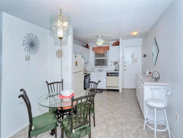 2 Bedroom Vacation Condo in Siesta Key Close to Beach