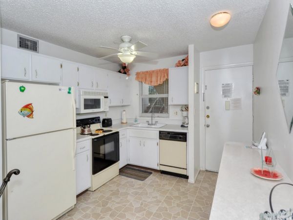 2 Bedroom Vacation Condo in Siesta Key Close to Beach