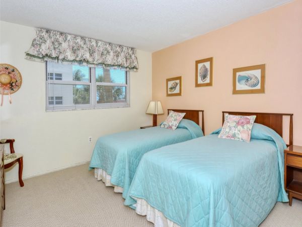 2 Bedroom Vacation Condo in Siesta Key Close to Beach