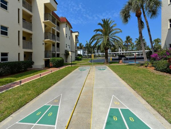 2 Bedroom Vacation Condo in Siesta Key Close to Beach