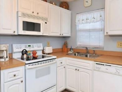 Value Priced Vacation Condo Across Street from Beach, Pool
