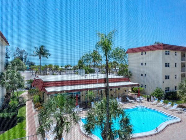 Pool View 2-Bed, 1-Bath Rental Walk to Siesta Key Beach