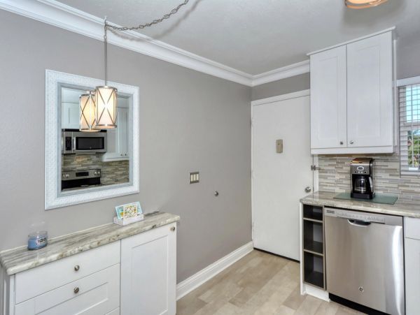 Pool View 2-Bed, 1-Bath Rental Walk to Siesta Key Beach