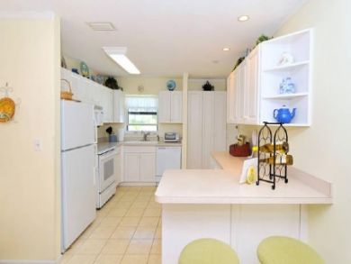Open Kitchen with Breakfast Bar Open Kitchen with Breakfast Bar