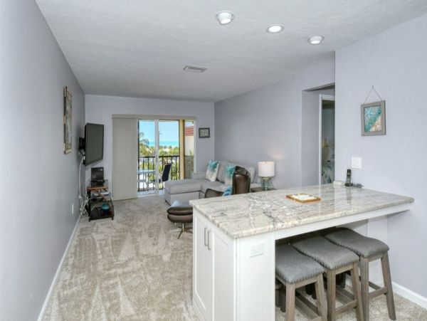 Vacation Condo Just Steps from the Beach at Siesta Key