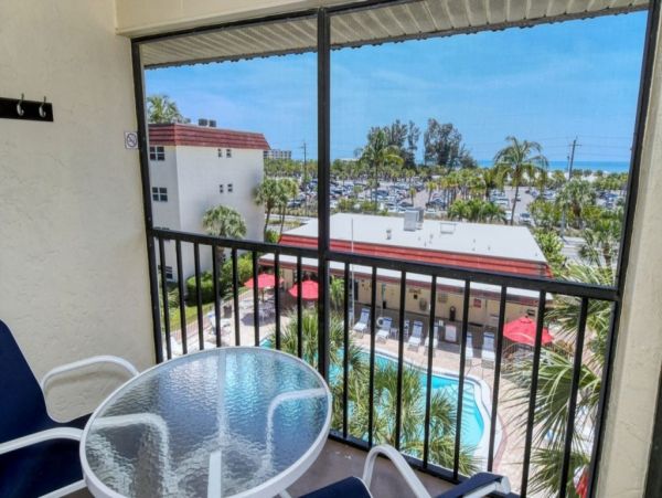 Vacation Condo Just Steps from the Beach at Siesta Key
