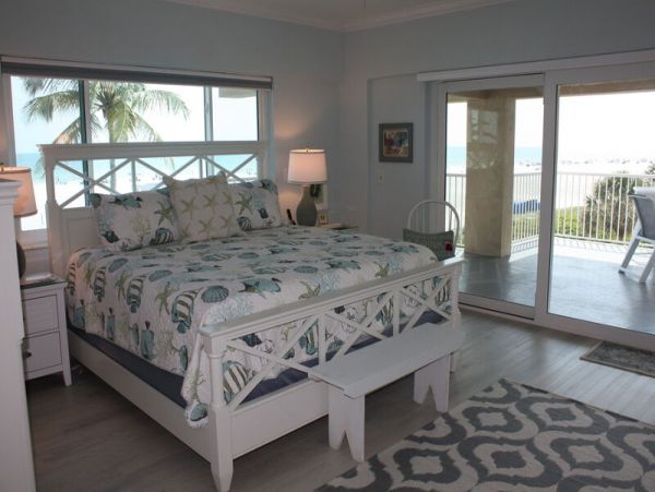 Lovely Siesta Key Vacation Rental with 3 Bedrooms & Ocean Views