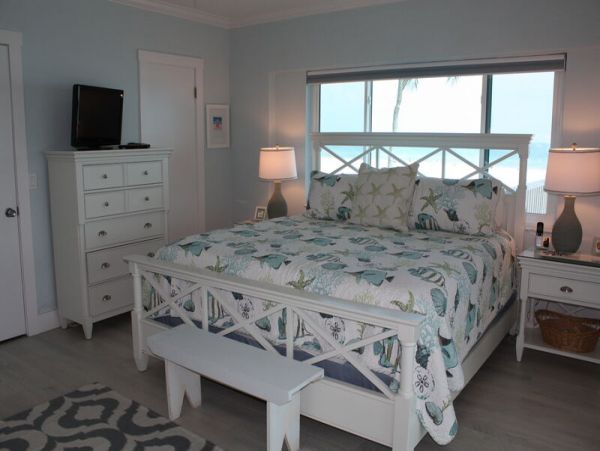 Lovely Siesta Key Vacation Rental with 3 Bedrooms & Ocean Views