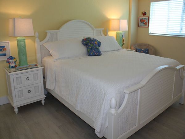 Lovely Siesta Key Vacation Rental with 3 Bedrooms & Ocean Views