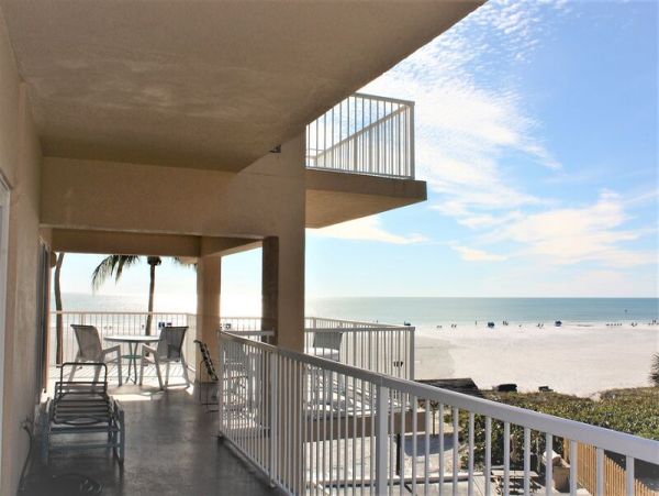 Lovely Siesta Key Vacation Rental with 3 Bedrooms & Ocean Views