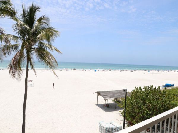 Lovely Siesta Key Vacation Rental with 3 Bedrooms & Ocean Views