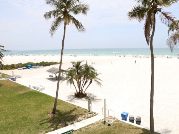 Lovely Siesta Key Vacation Rental with 3 Bedrooms & Ocean Views
