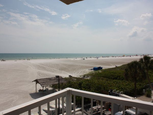 Lovely Siesta Key Vacation Rental with 3 Bedrooms & Ocean Views