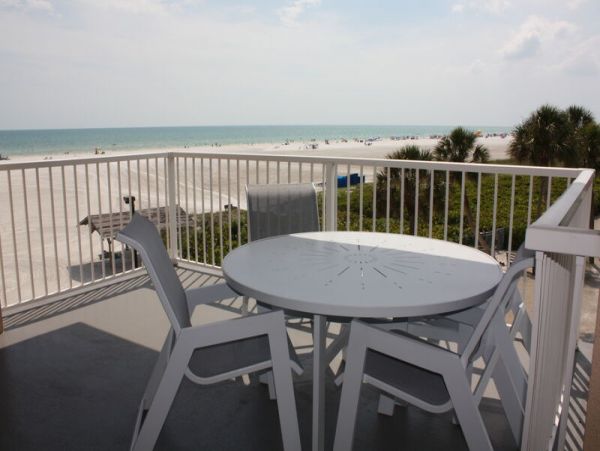 Lovely Siesta Key Vacation Rental with 3 Bedrooms & Ocean Views