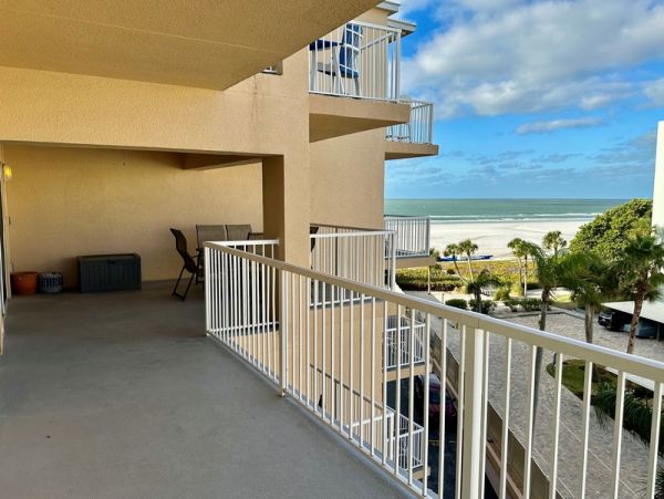 Siesta Key Beachfront Bliss - Steps from the Sand