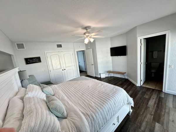 Siesta Key Beachfront Bliss - Steps from the Sand