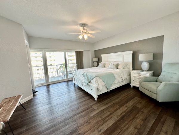 Siesta Key Beachfront Bliss - Steps from the Sand