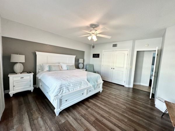 Siesta Key Beachfront Bliss - Steps from the Sand