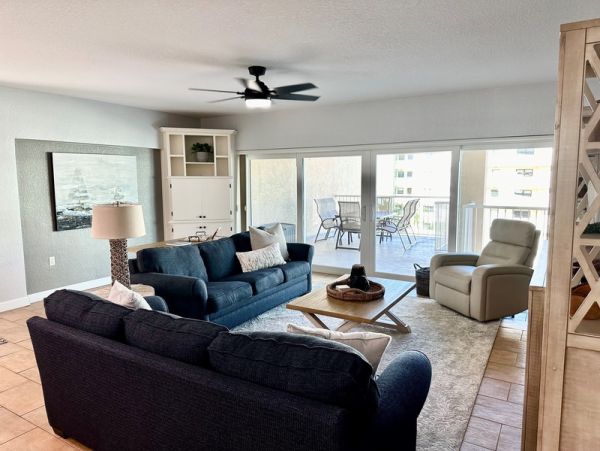 Siesta Key Beachfront Bliss - Steps from the Sand