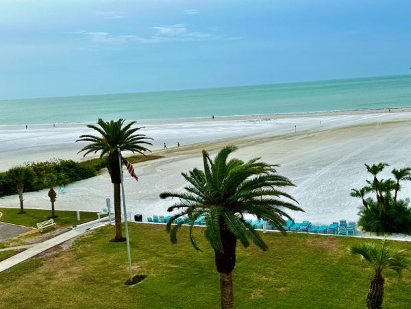 Siesta Key Beachfront Bliss - Steps from the Sand