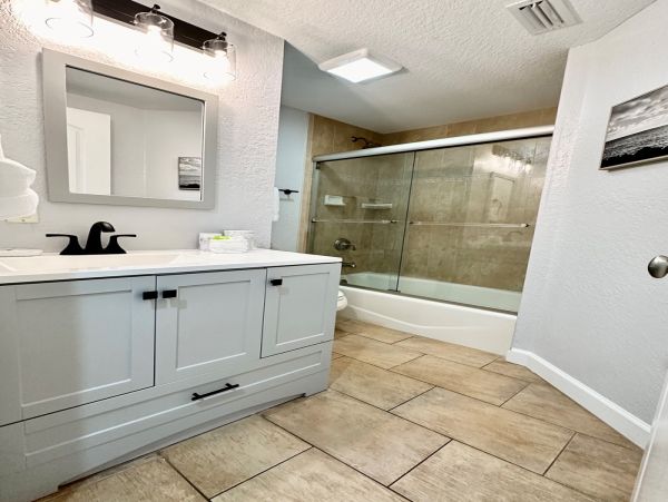 Siesta Key Beachfront Bliss - Steps from the Sand