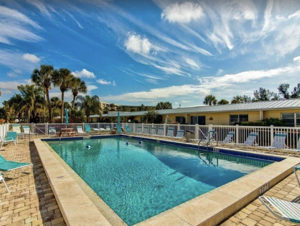 Charming Siesta Key Vacation Rental Right on the Beach