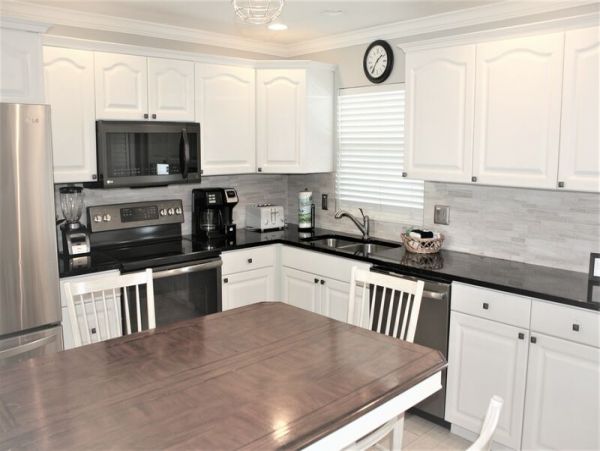 Charming 2 Bedroom Condo on Siesta Key Sleeps 5 Guests
