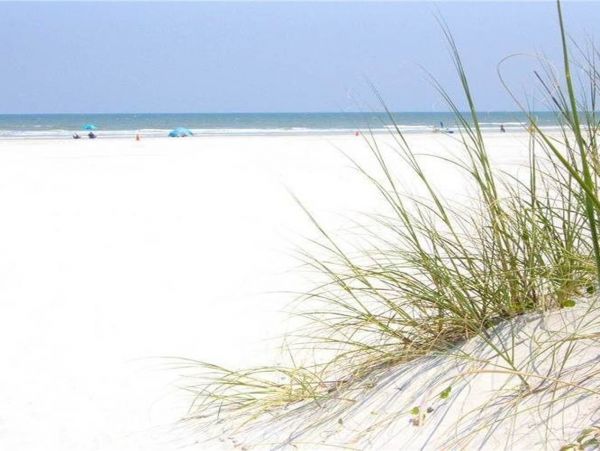 Charming 2 Bedroom Condo on Siesta Key Sleeps 5 Guests