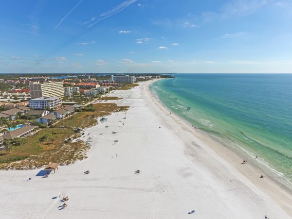 Charming 2 Bedroom Condo on Siesta Key Sleeps 5 Guests
