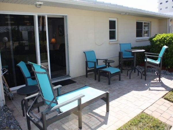 Charming 2 Bedroom Condo on Siesta Key Sleeps 5 Guests