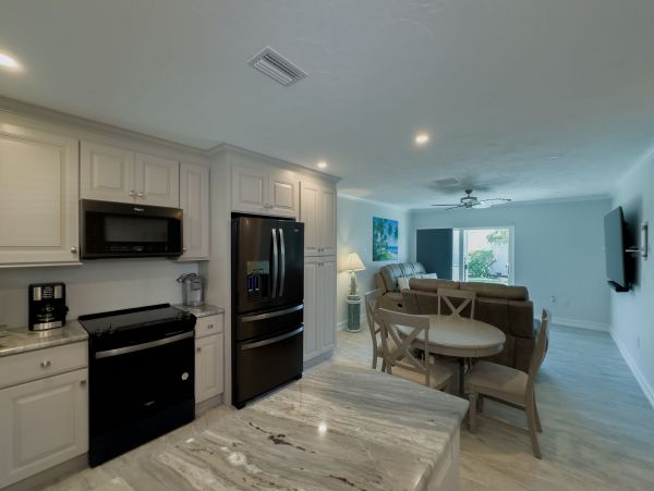 Siesta Key Vacation Condo Sleeps Six Guests.