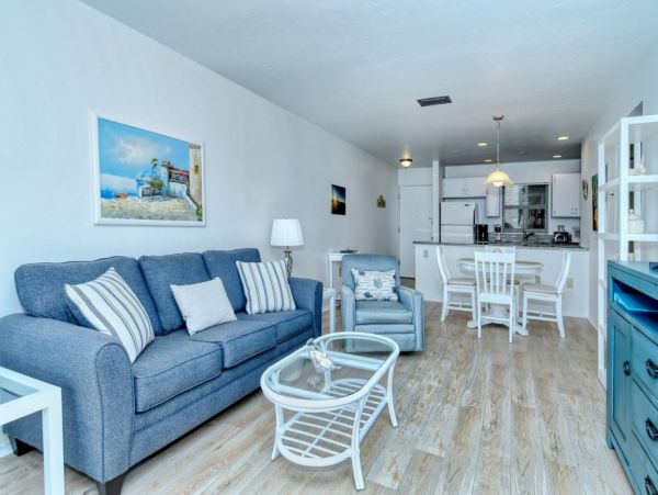 Cozy One Bedroom on Sunny Siesta Key Sleeps 3 Guests