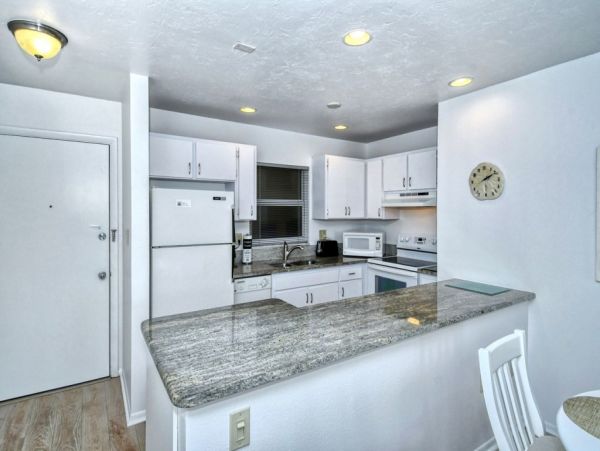 Cozy One Bedroom on Sunny Siesta Key Sleeps 3 Guests