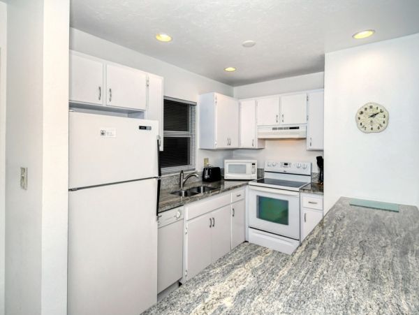 Cozy One Bedroom on Sunny Siesta Key Sleeps 3 Guests