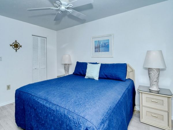 Cozy One Bedroom on Sunny Siesta Key Sleeps 3 Guests