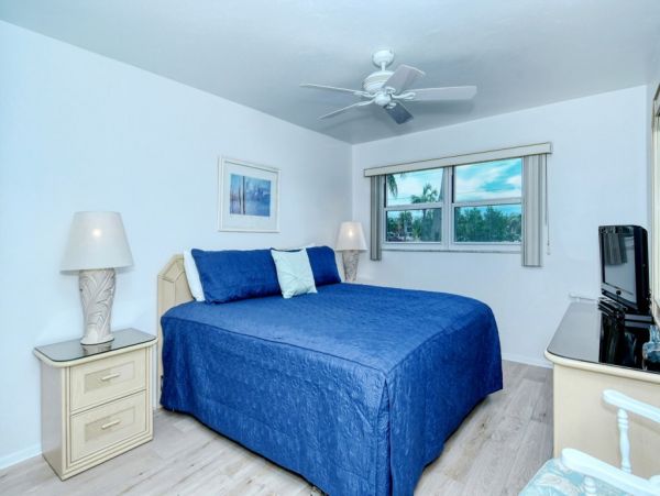 Cozy One Bedroom on Sunny Siesta Key Sleeps 3 Guests