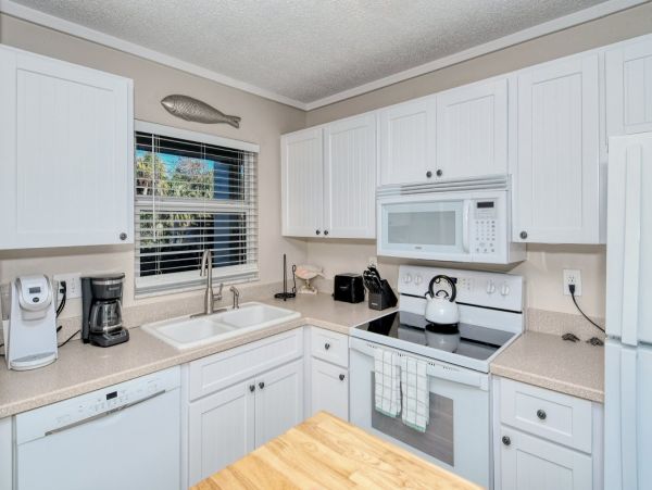 Siesta Key Vacation Condo 2 Bedrooms Sleeps 6 Steps to Beach