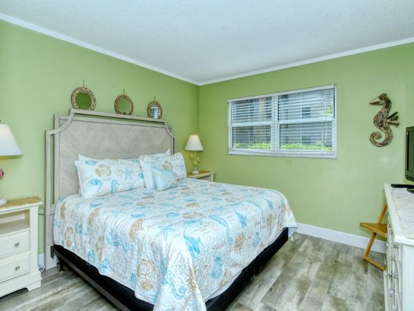 Siesta Key Vacation Condo 2 Bedrooms Sleeps 6 Steps to Beach