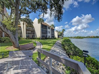 Charming 2 Bedroom Condo on the Bay Private Beach Access