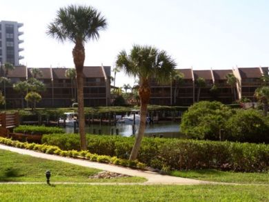 Siesta Key Vacation Rental- Walk to Beach