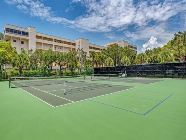 Siesta Key 2 Bedroom Vacation Condo Close to Beach
