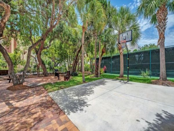 Siesta Key 2 Bedroom Vacation Condo Close to Beach