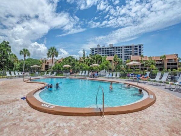 Siesta Key 2 Bedroom Vacation Condo Close to Beach