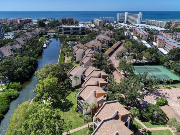 Bayside walk to beach updated unit