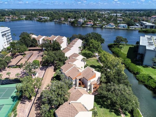 Bayside walk to beach updated unit